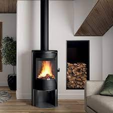 Купить Печь-камин Invicta Poele Neosen Etanche в интерьере чугунная в Бресте в Бресте