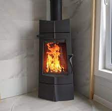 Печь-камин чугунный Invicta Chamane 14 в интерьере Амазонка бай фото  в Бресте