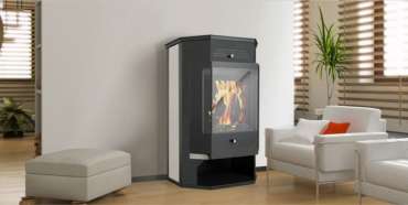 Стальной недорогой камин с дровницей Теплодар Румба фото в интерьере в Бресте