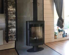 Печь-камин с теплообменником Мета-Бел АОТ 7.0-01 Свитязь фото в интерьере в Бресте