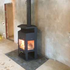 Купить недорогой камин с шамотом Мета-Бел Енисей в Бресте фото в интерьере в Бресте