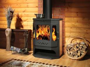 Стальной камин с дровницей Бавария призматик с плитой фото в интерьере в Бресте