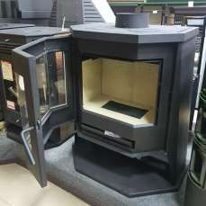 Стальной камин с шамотом Бавария панорама призма с плитой в интерьере фото в Бресте