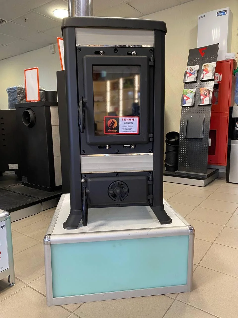 Печь-камин чугунный FireWay Klemens в интерьере Амазонка бай фото в Бресте