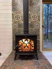 Печь-камин чугунный FireWay Demetra в интерьере Амазонка бай фото в Бресте