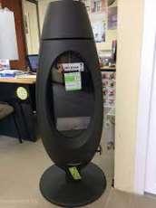 Печь-камин чугунный Invicta Ove в интерьере Амазонка бай фото в Бресте