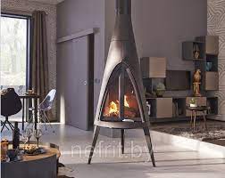 Печь-камин чугунный Invicta Pow-Wow в интерьере Амазонка бай фото в Бресте