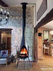 Печь-камин чугунный Invicta Pow-Wow в интерьере Амазонка бай фото в Бресте